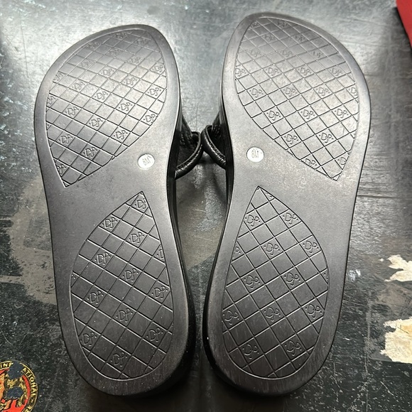 Donald J Pliner Fifi slides - Picture 7 of 10